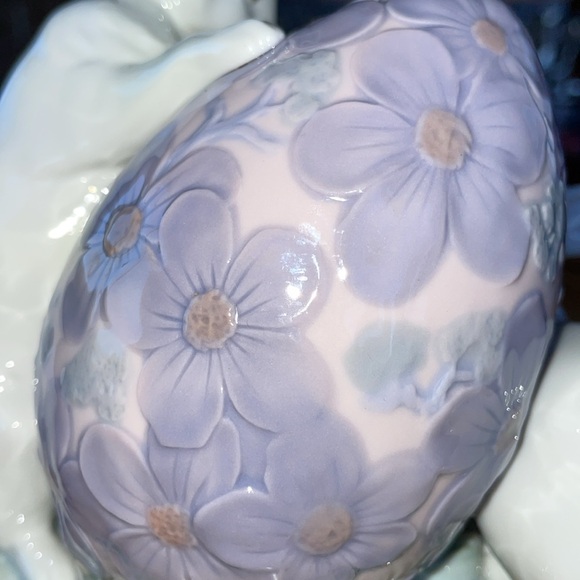 LLADRO Porcelain Easter Bunnies and Egg - Picture 6 of 8